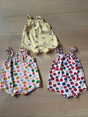 Bundle of 3 Baby Floral Rompers Yellow Multicolor Red/Blue Flowers old navy 3-6
